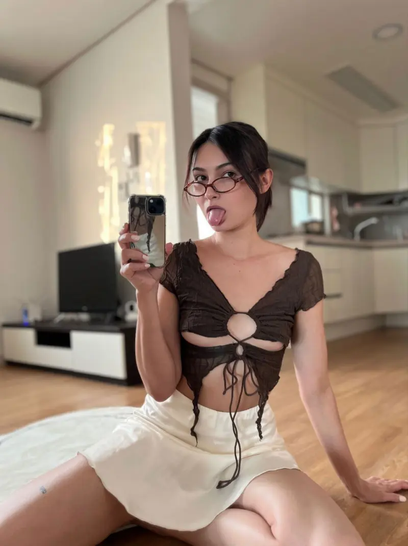 codinnham (23) female from US - sexting partner