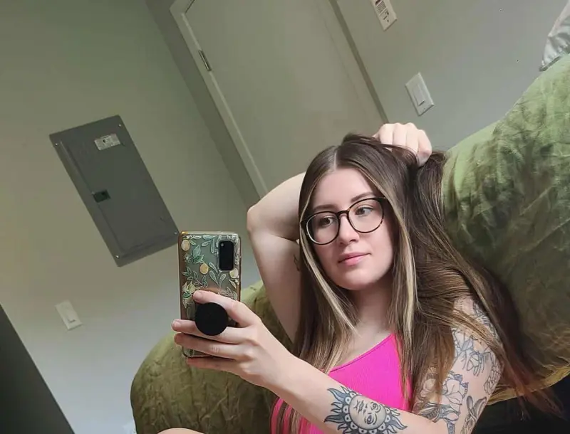 comawim (18) female from CA - sexting partner