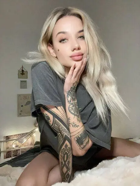 comip91678 (26) female from US - sexting partner