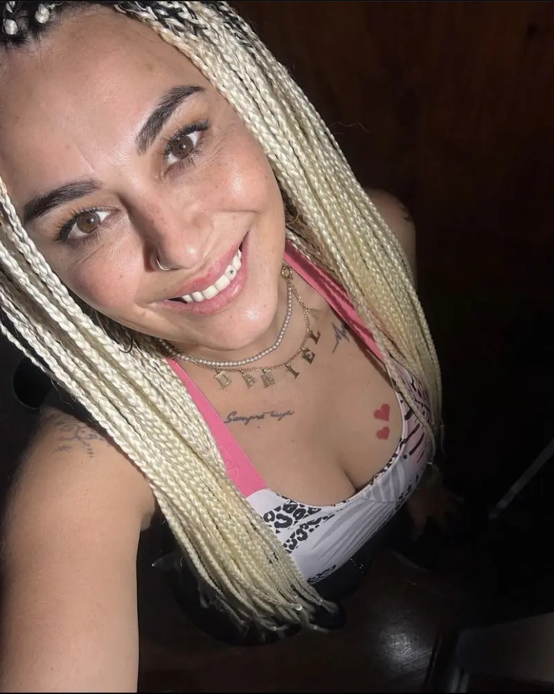 conbithis114 (28) female from US - sexting partner