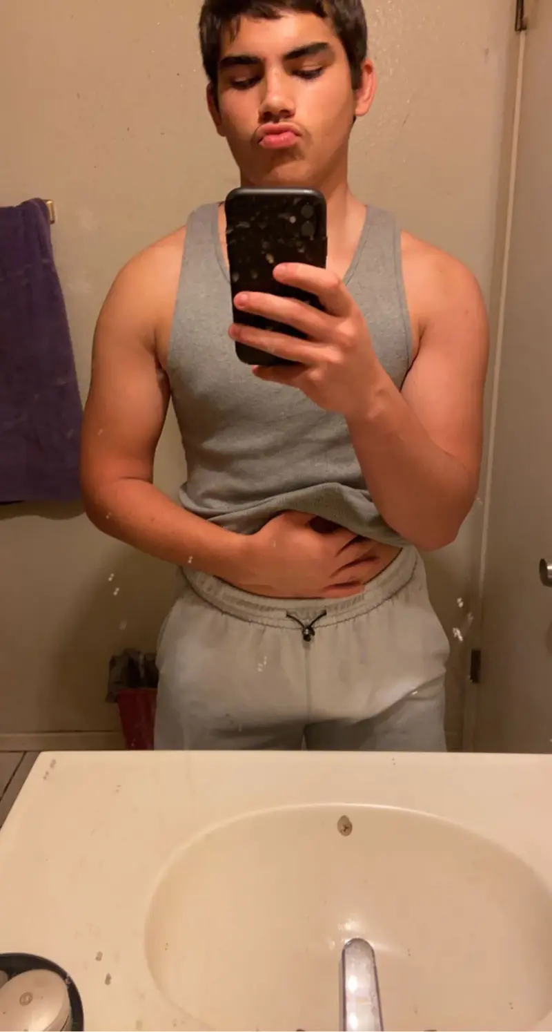 coolascold12 (18) male from US - sexting partner