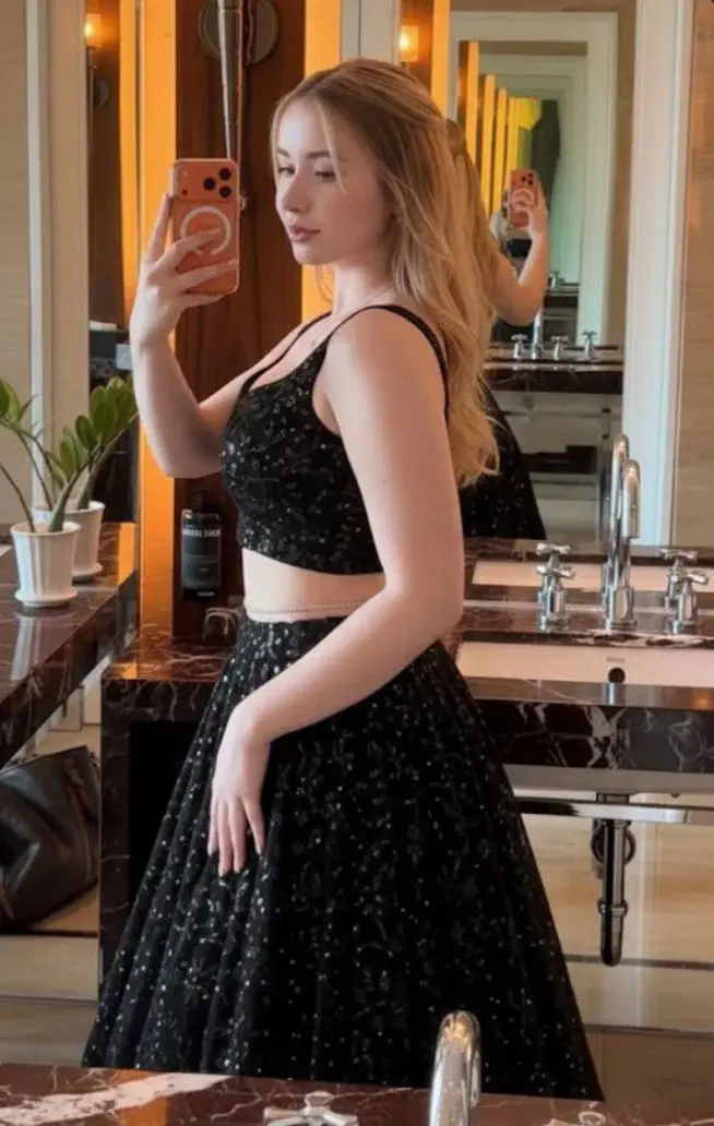 cowabe (18) female from US - sexting partner