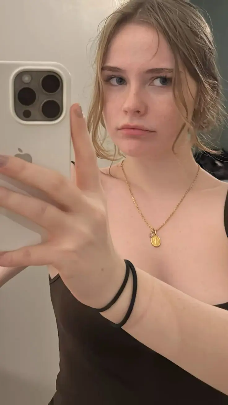 cowoda2656 (18) female from US - sexting partner