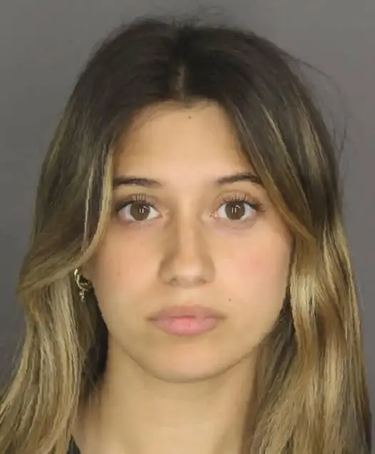 cp30vubsm6 (18) female from US - sexting partner