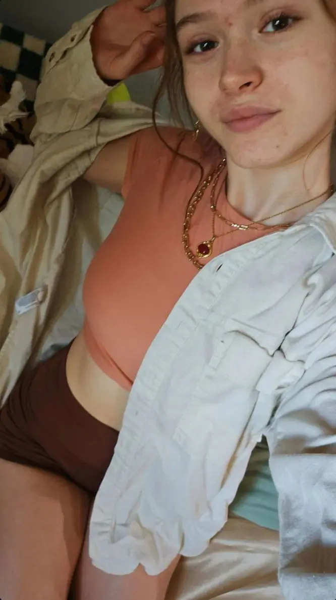 cqtplob (21) female from US - sexting partner