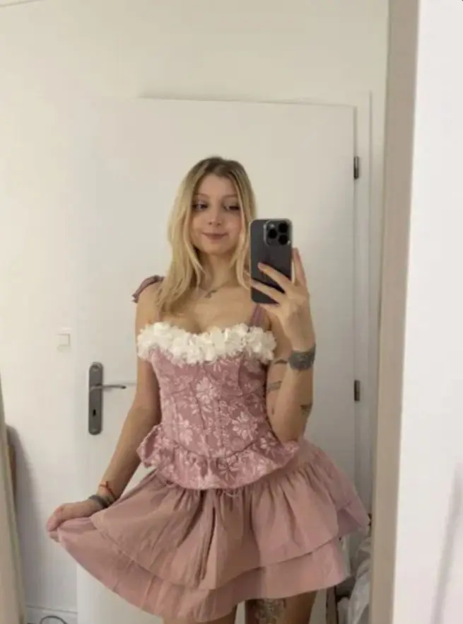 cteczq (22) female from US - sexting partner