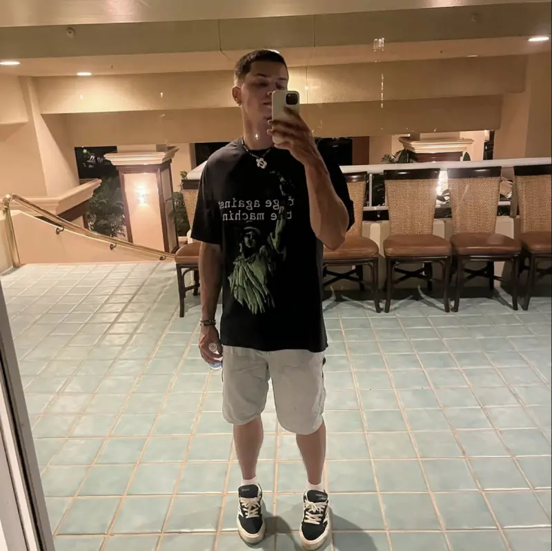 currymunchr (19) male from BE - sexting partner