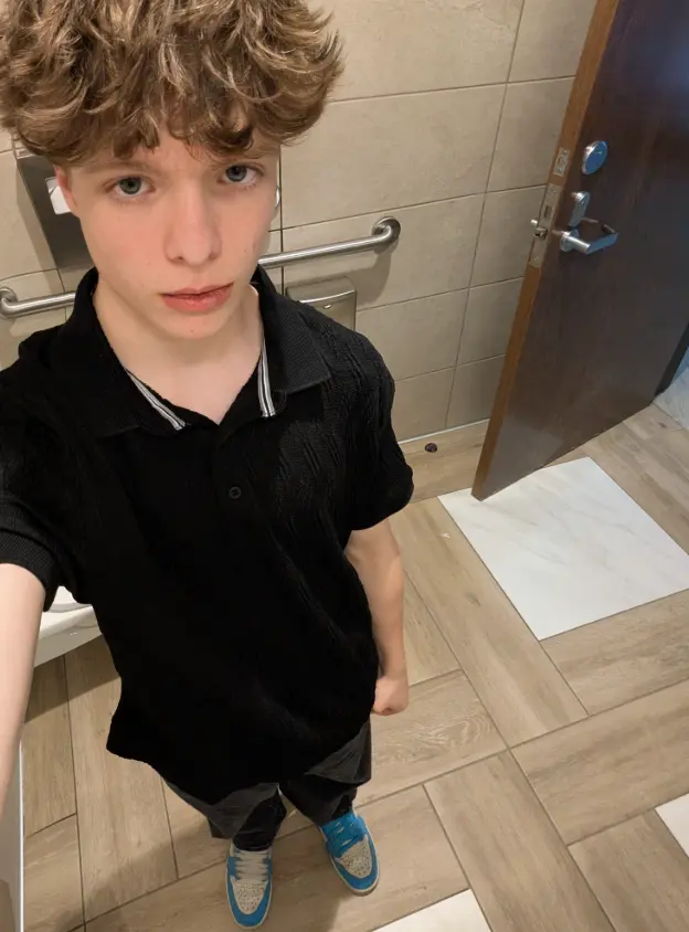 curryry20 (18) male from US - sexting partner