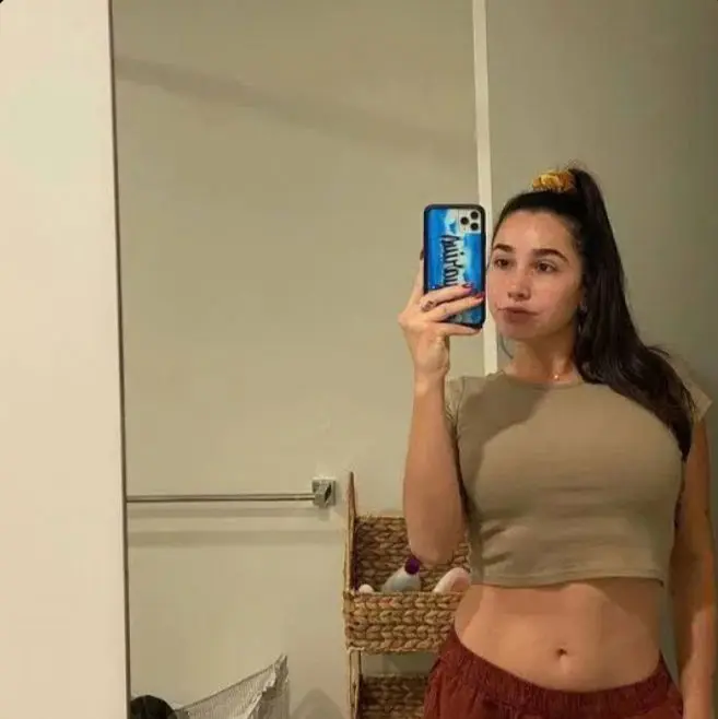 cygadezi (18) female from GB - sexting partner