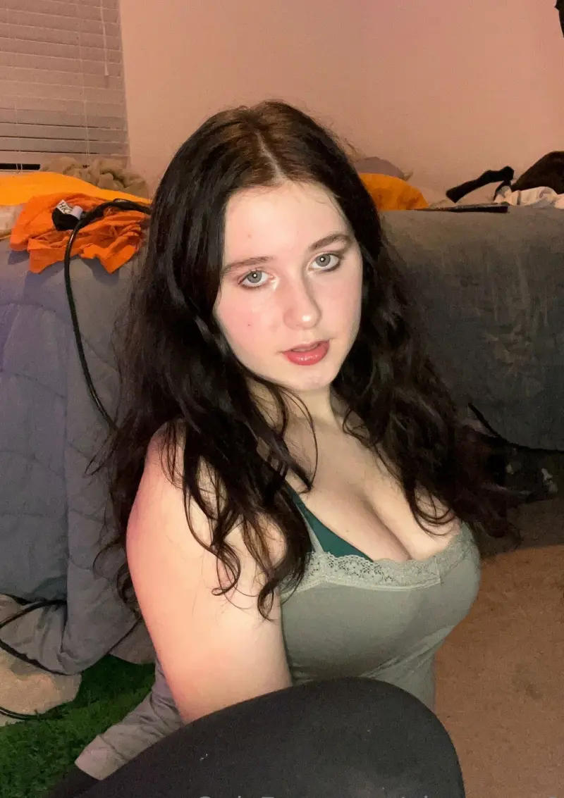cztcfbb (18) female from US - sexting partner