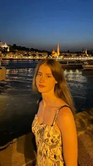 dadac56156 (21) female from DE - sexting partner