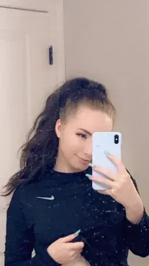 danah48463 (21) female from US - sexting partner