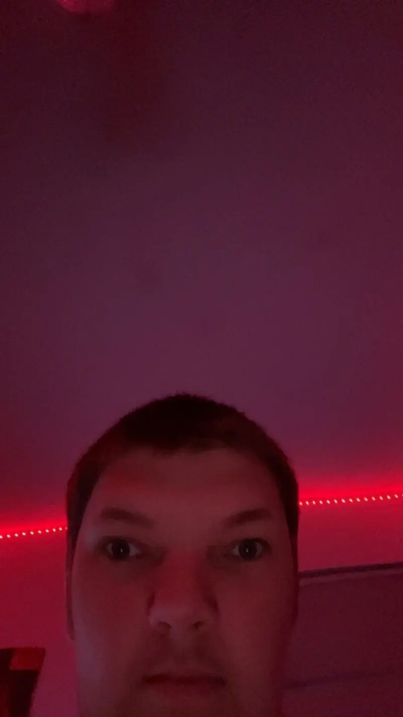 dannyhuntoon27 (18) male from US - sexting partner