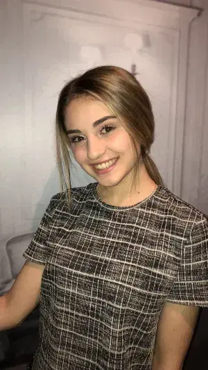 datigi7398 (22) female from BE - sexting partner