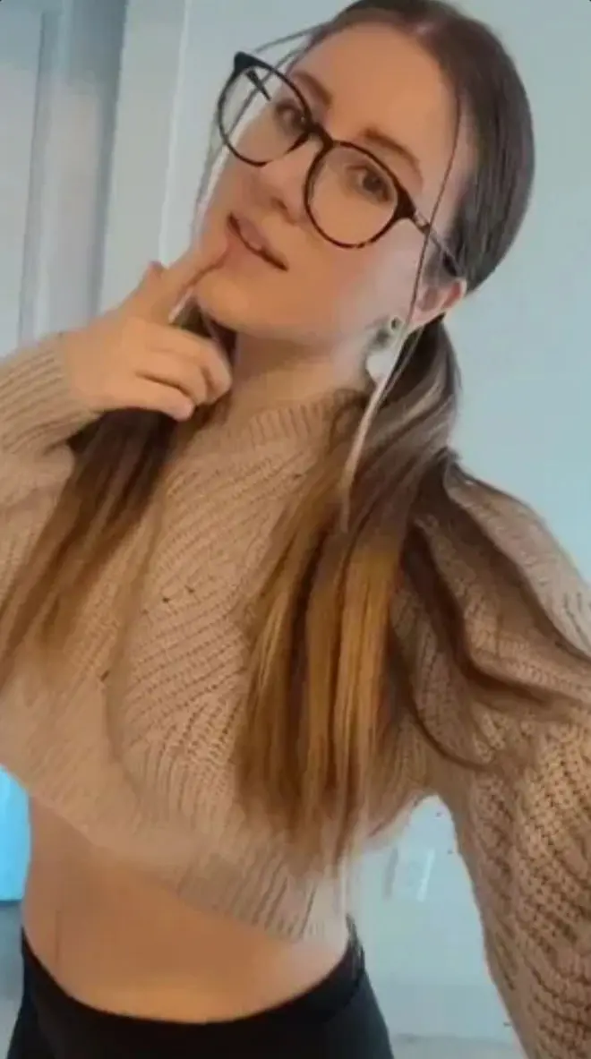 davaji (18) female from GB - sexting partner