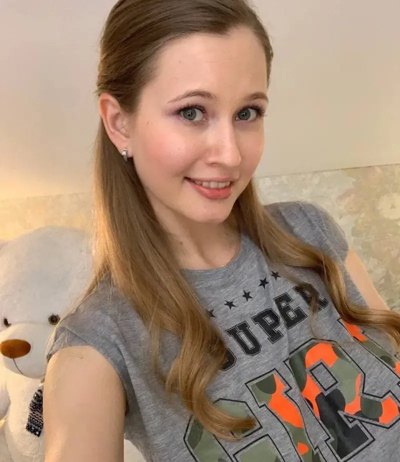 davev12123 (18) female from AU - sexting partner