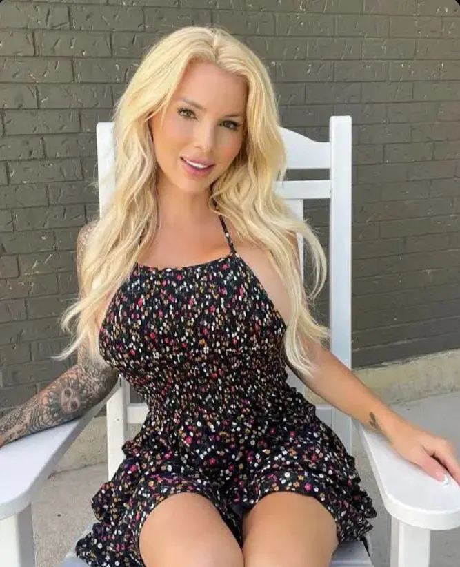 dayagij (18) female from GB - sexting partner