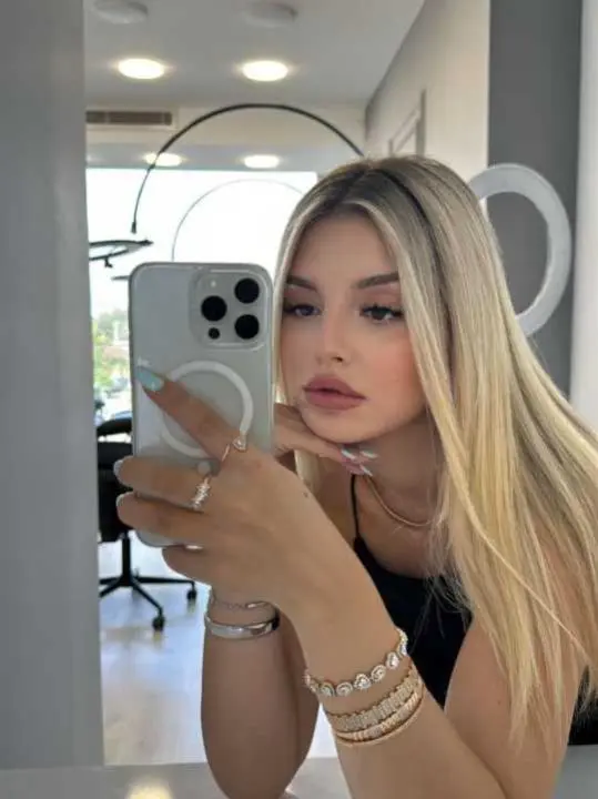 dayar44261 (18) female from US - sexting partner