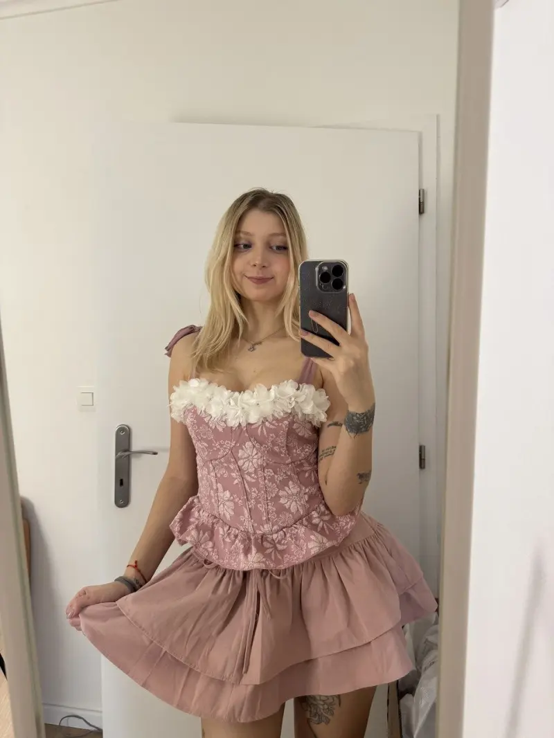 dayim97926 (21) female from IT - sexting partner