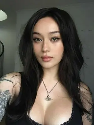 dejaker703 (18) female from AU - sexting partner