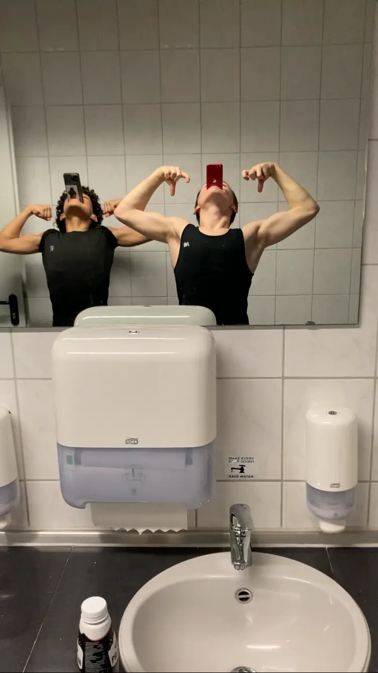 dejay1052 (19) male from DE - sexting partner