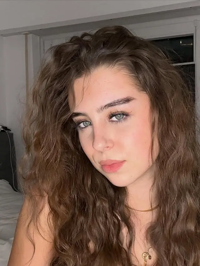 dejox22197 (19) female from ES - sexting partner