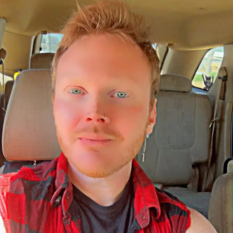 dennisjeremiah89 (18) male from US - sexting partner