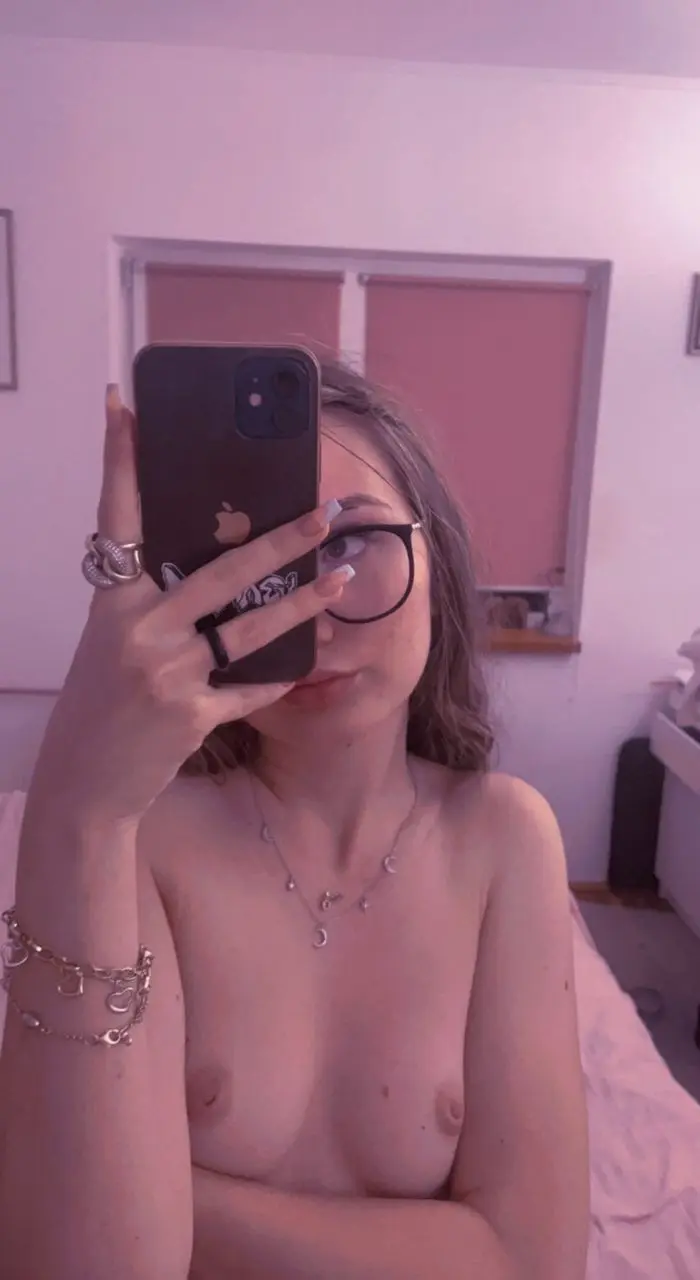 destiny_909 (18) female from US - sexting partner