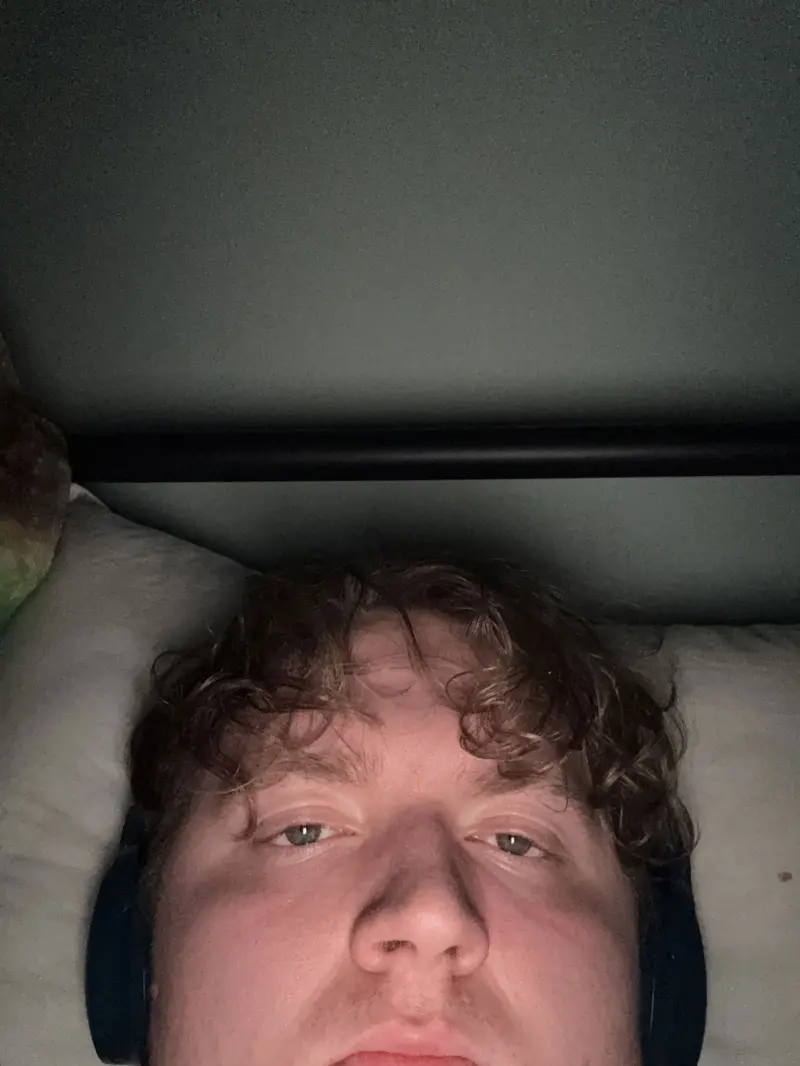 devincorreia64 (18) male from US - sexting partner