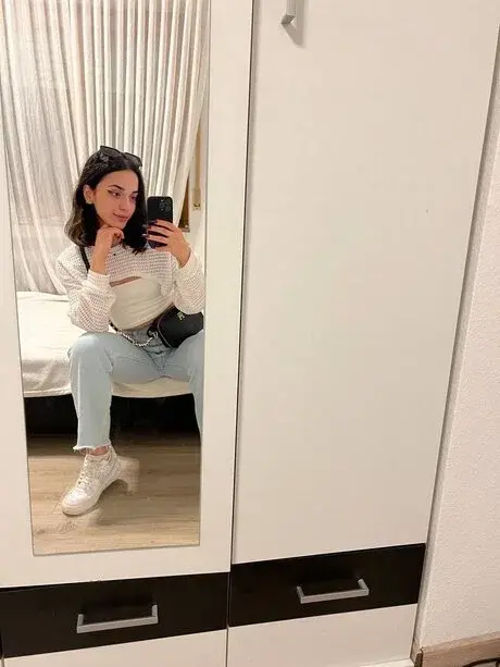 dexaviv938 (18) female from US - sexting partner