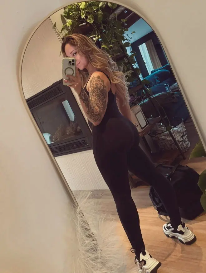 deyelak (18) female from US - sexting partner