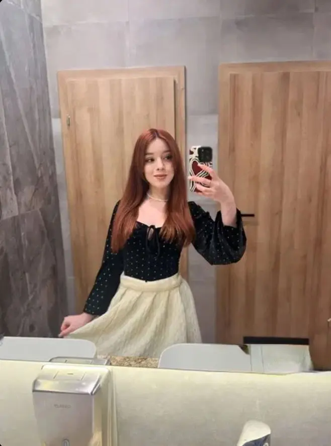 dhgbjk (21) female from US - sexting partner