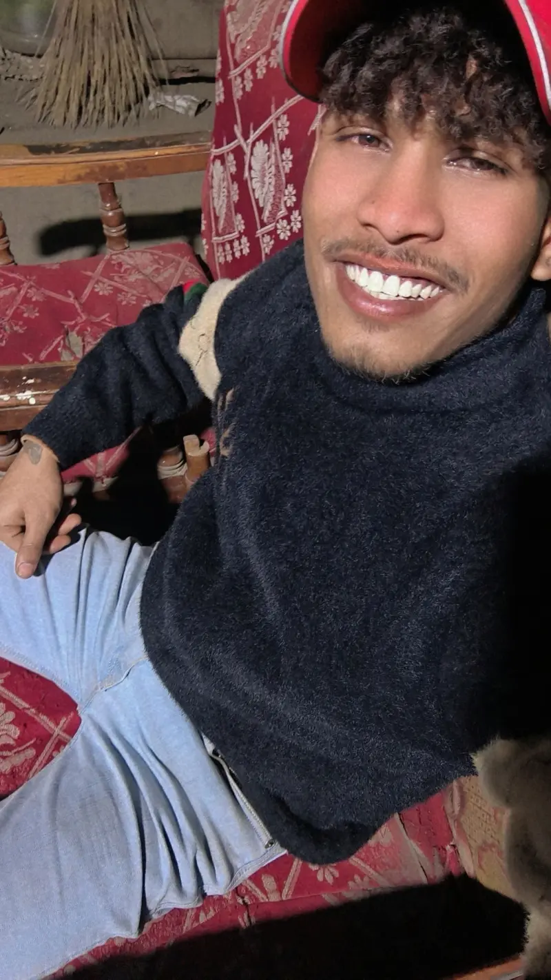 dhruvhr38 (18) male from IN - sexting partner