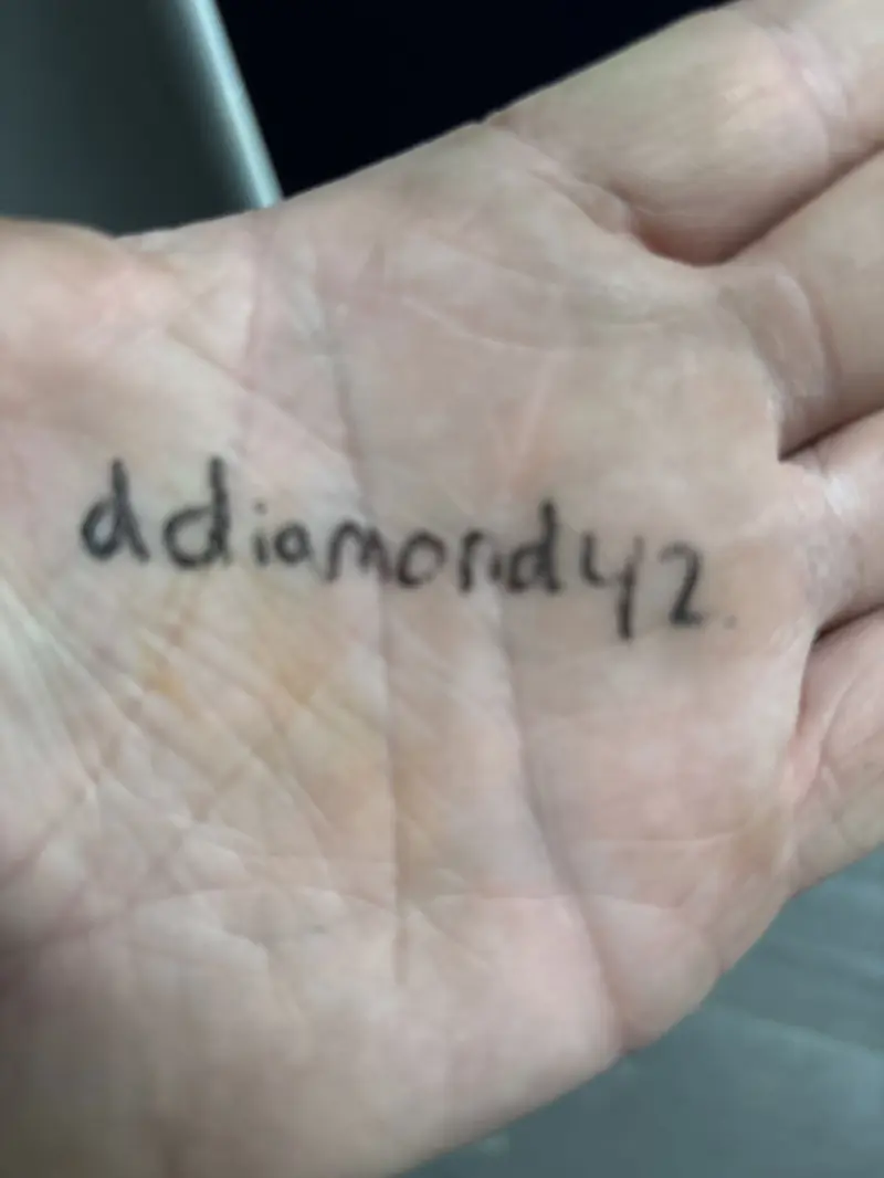 diamonddavefortytwo (18) male from US - sexting partner