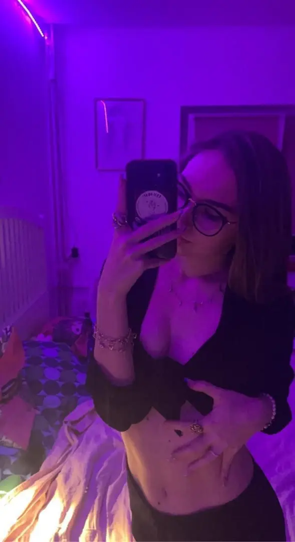 diananrose23 (19) female from NL - sexting partner