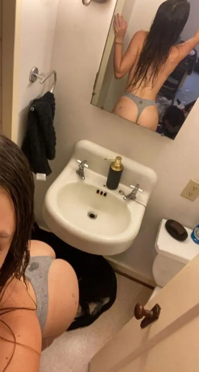 dicankj (21) female from US - sexting partner