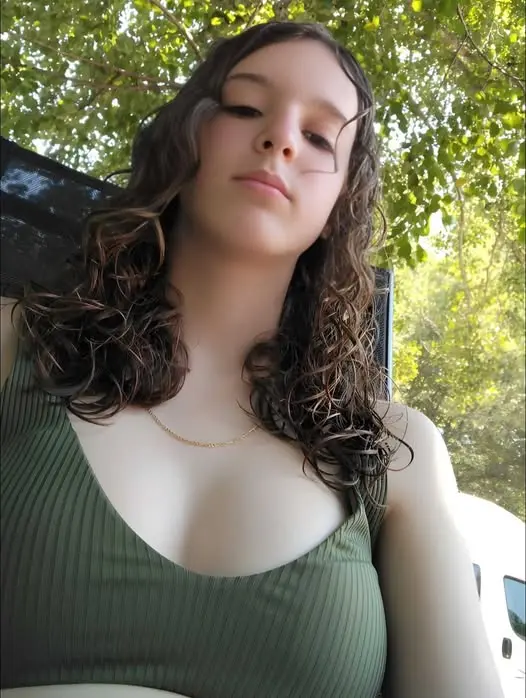 dicovof827 (25) female from US - sexting partner