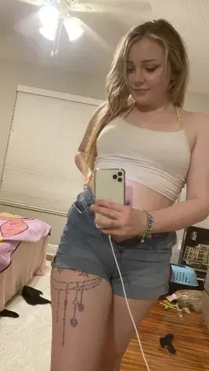 dinapa4327 (24) female from BE - sexting partner