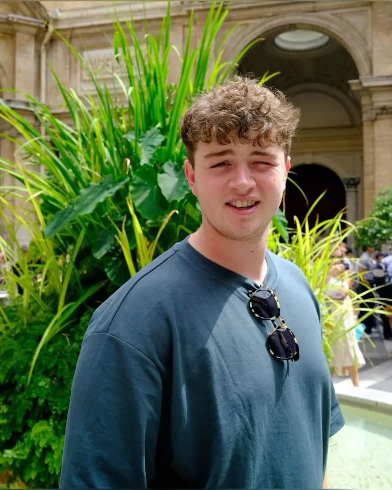 dion (18) male from GB - sexting partner