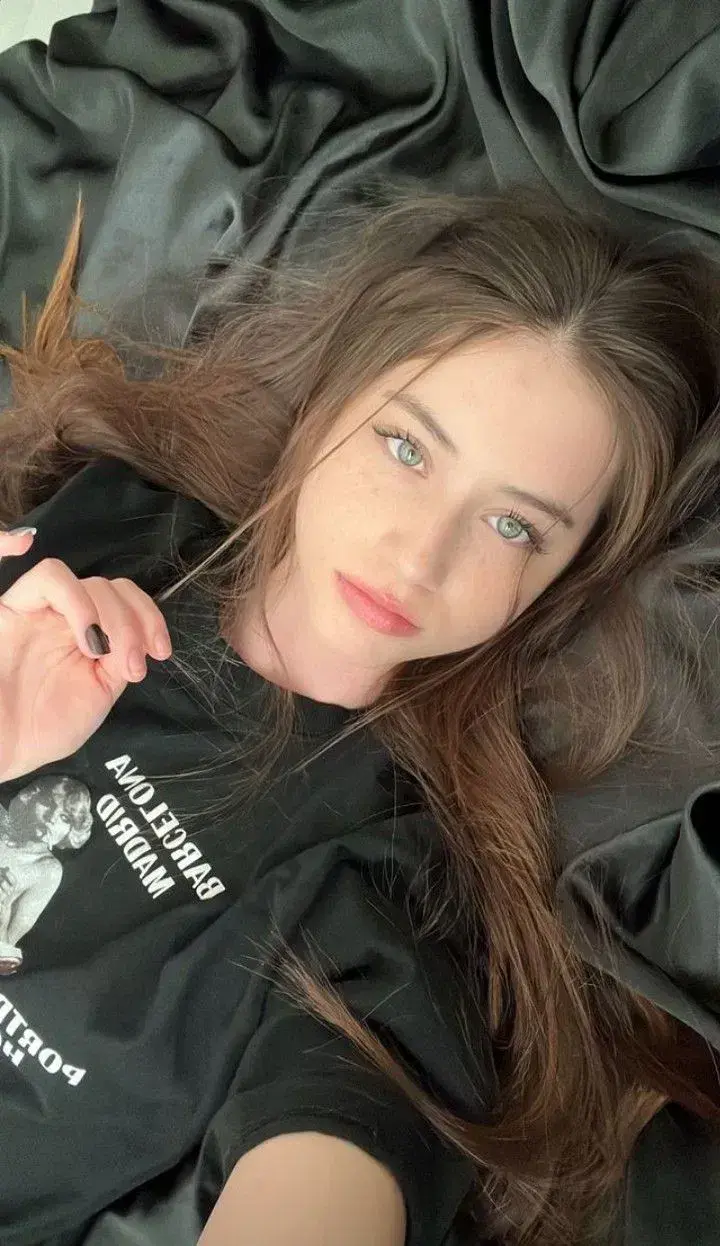 dirovo6539 (22) female from BE - sexting partner