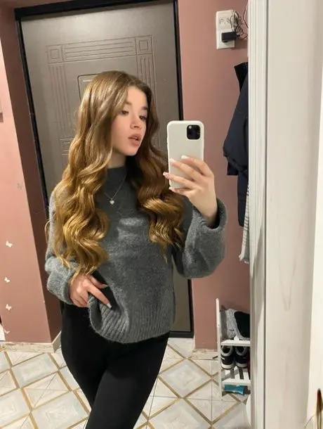 dohagoy688 (18) female from GB - sexting partner