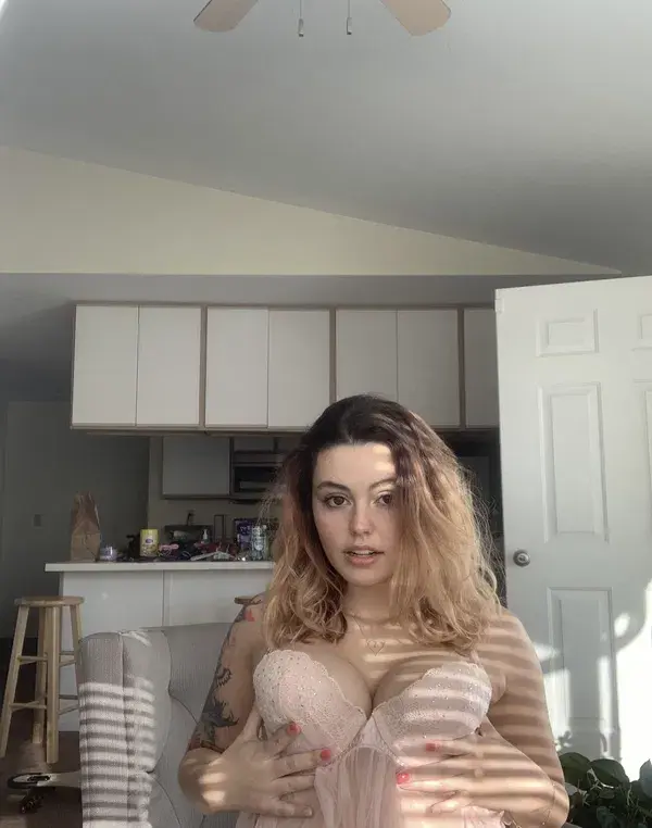 donexo7934 (25) female from FR - sexting partner