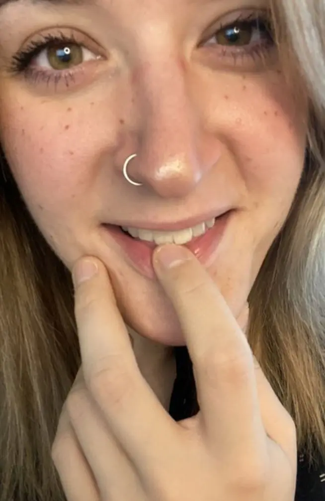 donnaemily305 (18) female from US - sexting partner