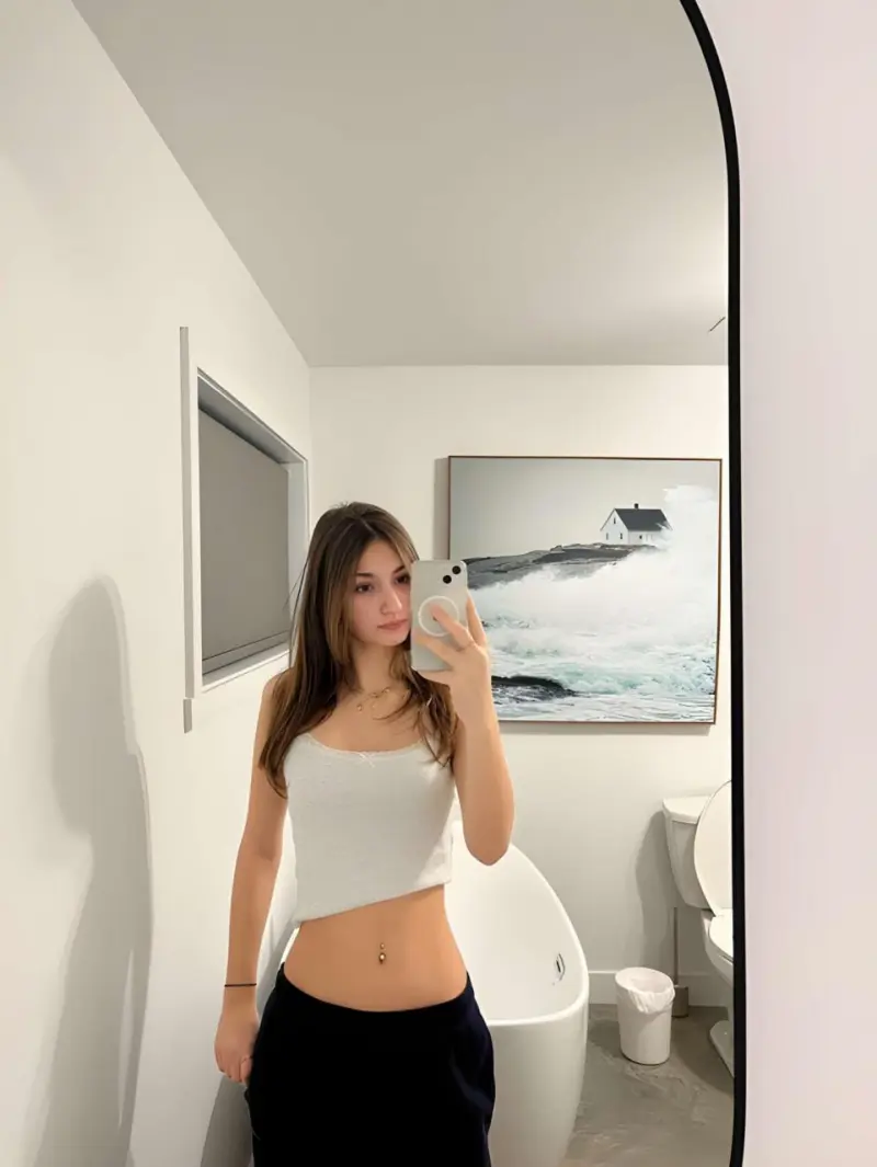 doribas795 (23) female from GB - sexting partner