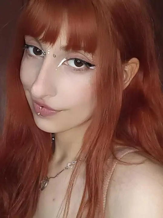 dovasa (18) female from US - sexting partner