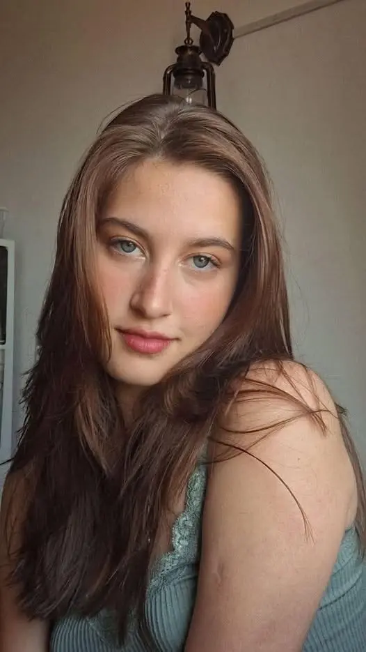 dovif60924 (18) female from GB - sexting partner