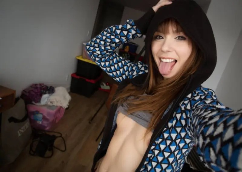 eava4460 (32) female from US - sexting partner