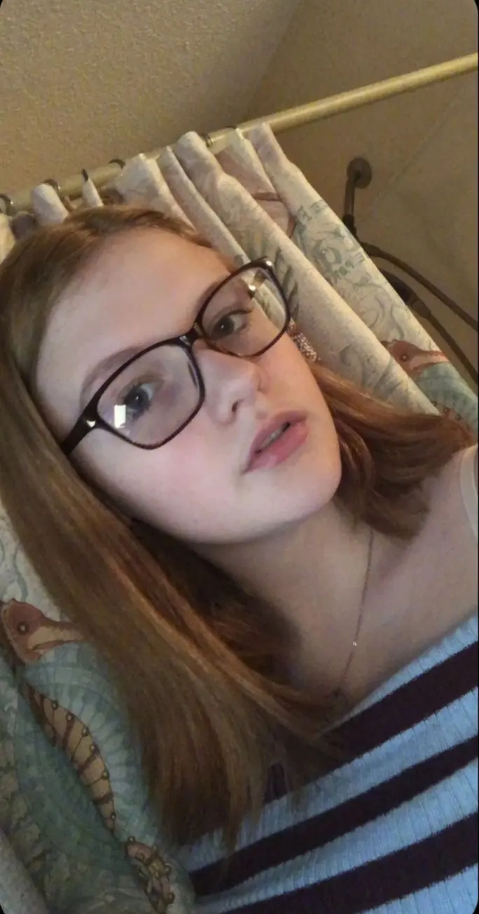eh3pulop (18) female from US - sexting partner