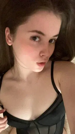 eila809023567 - 18 years old female from United States sexting partner