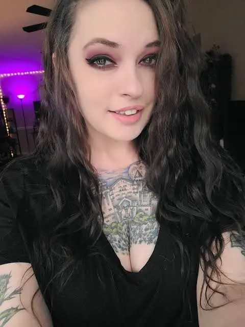 eloise_whitney (18) female from US - sexting partner